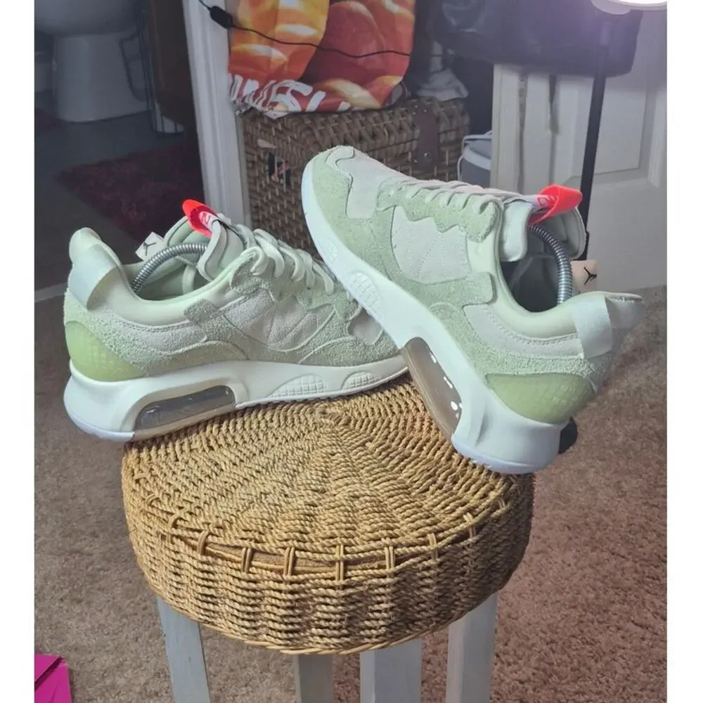 Jordan MA2 Honeydew Size 10